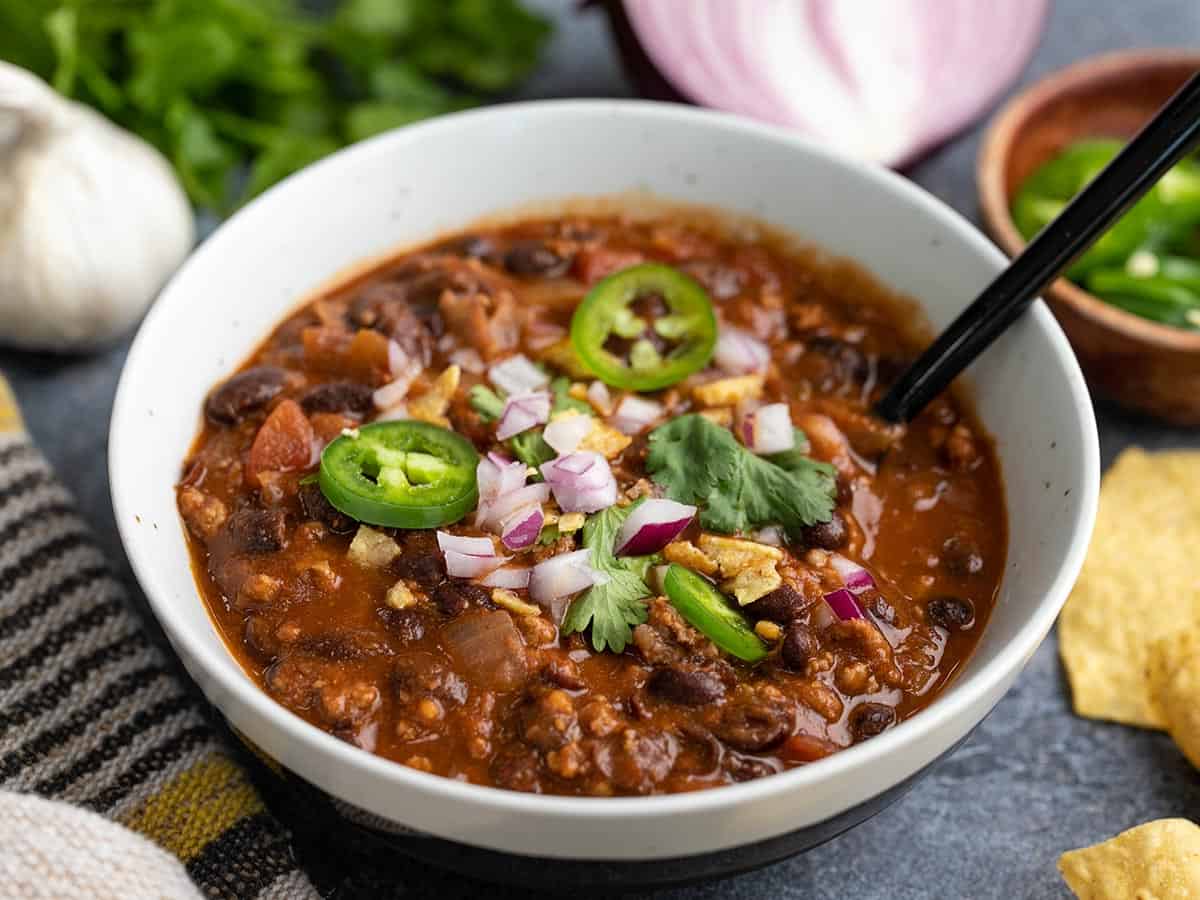 Hearty Black Bean Chili: Flavorful & Easy, No All-Day Simmer